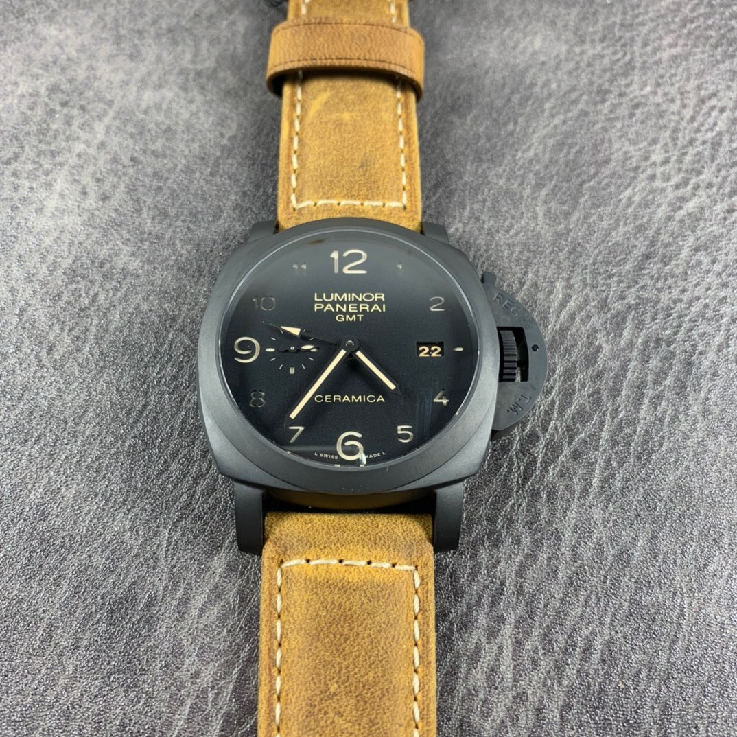 Panerai timepiece product view