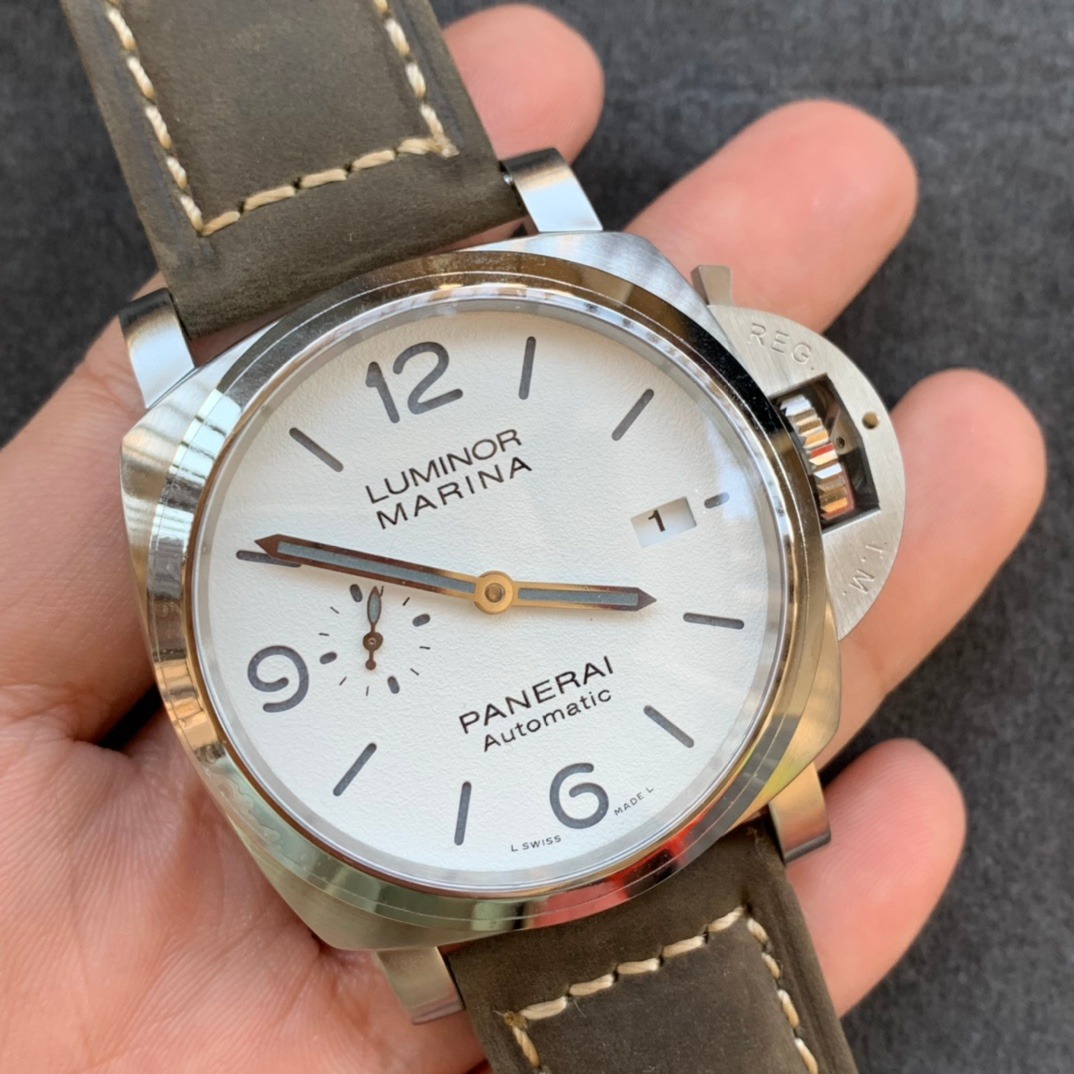 Panerai-category watch product view