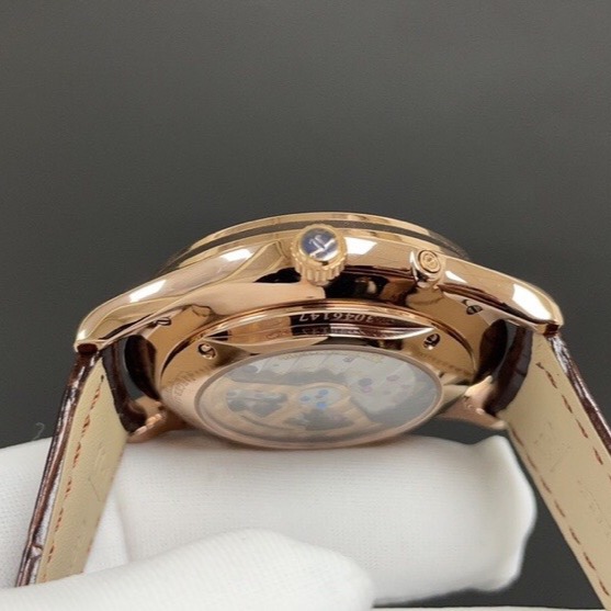 Jaeger-LeCoultre listing detail view