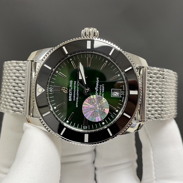 Breitling Superocean diving watch detail