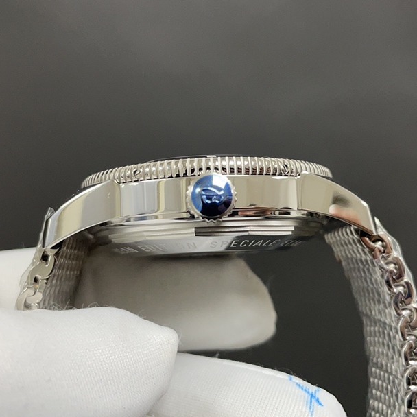 Breitling Superocean diving watch side profile